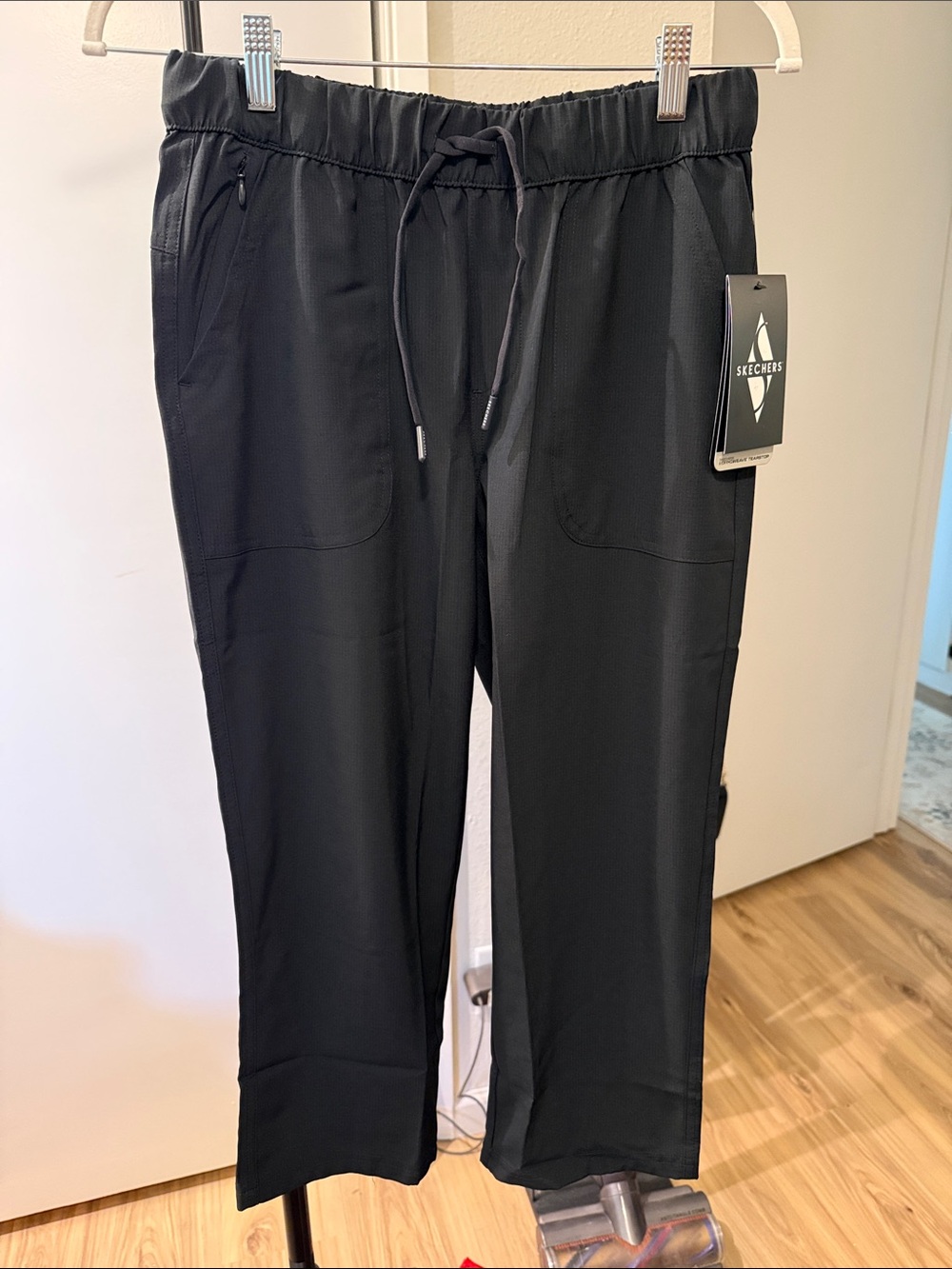 Skechers Women's black Drawstring Capris size XS NWT